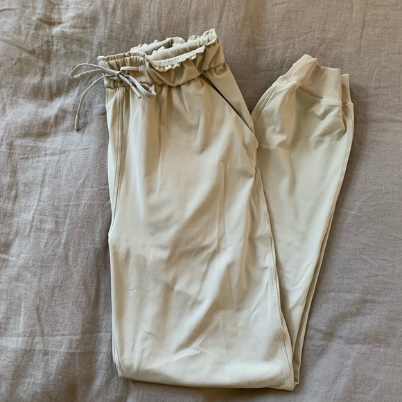 Trench stretch high-rise joggers full length - Picture 8 of 9